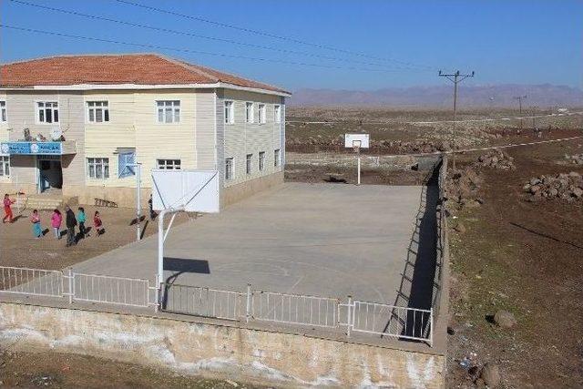 Cizre’de Köy Okullarına Modern Spor Sahaları