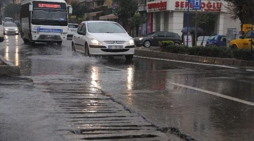 Aydın&rsquo;da Aniden Gelen Yağış Hayatı Olumsuz Etkiledi