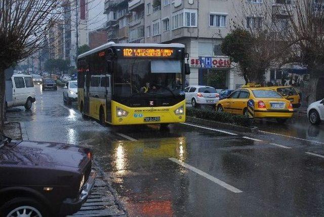 Aydın&rsquo;da Aniden Gelen Yağış Hayatı Olumsuz Etkiledi 1