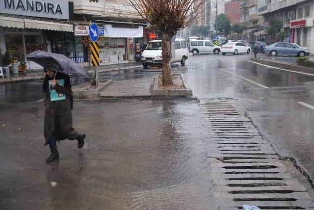 Aydın&rsquo;da Aniden Gelen Yağış Hayatı Olumsuz Etkiledi 3