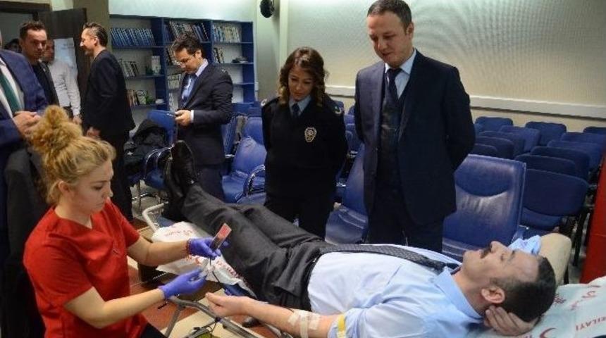 Zonguldak Emniyet M&uuml;d&uuml;rl&uuml;ğ&uuml;nden Kızılay&rsquo;a Kan Bağışı