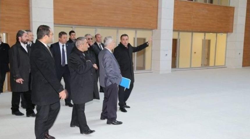 Vali Kam&ccedil;ı 112 Acil &Ccedil;ağrı Merkezinde İncelemelerde Bulundu