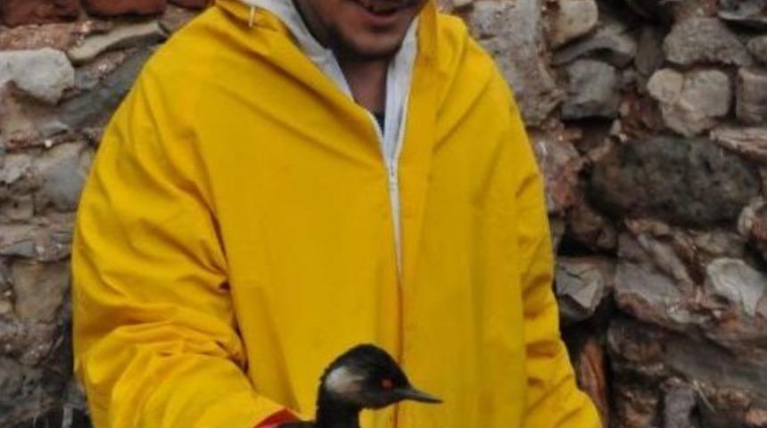 Veteriner Başkan, Yakıta Bulanan Kuşlara M&uuml;dahale Etti  (2)