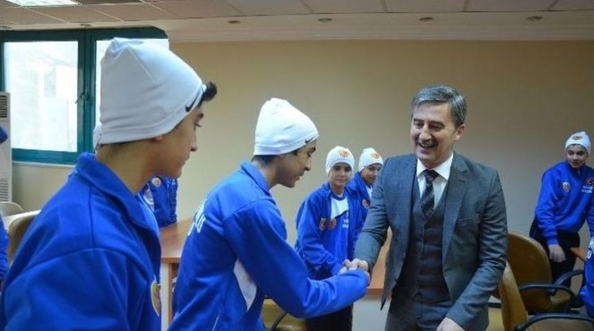 Başkan Şirin Sporcu &Ouml;ğrencileri Ağırladı