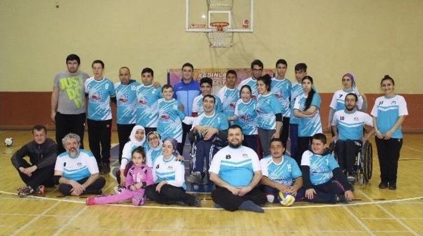 Bedensel Engelli Sporcular Dostluk Ma&ccedil;ında Biraraya Geldi