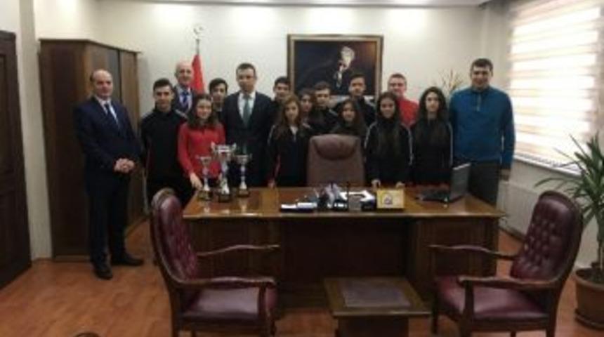 Devrek Hamidiye Anadolu Lisesi Kros Karşılaşmalarında Birinci Oldu