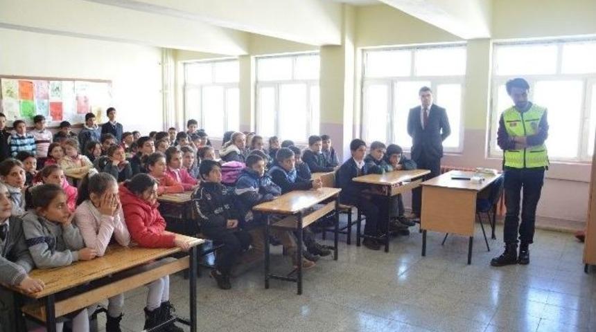 İlkokul &Ouml;ğrencilerine Trafik Eğitimi