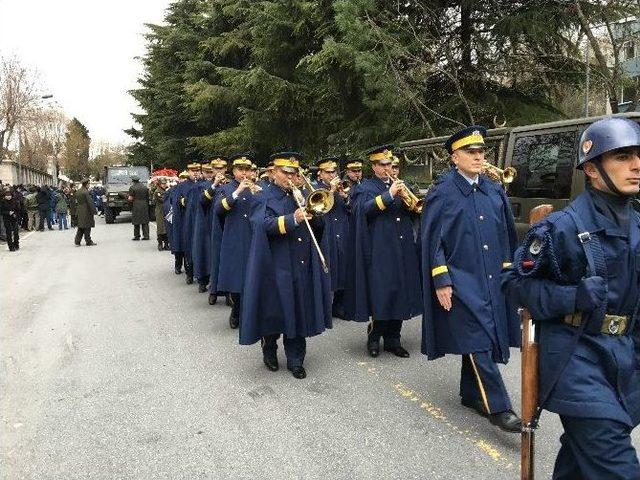 Kırgızistan’da Uçak Kazasında Ölen Üç Mürettebat İçin Cenaze Töreni Düzenlendi