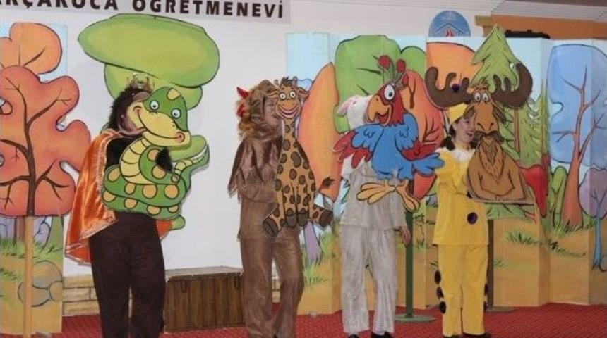 &Ouml;ğrencilere Tiyatro G&ouml;sterisi D&uuml;zenlendi