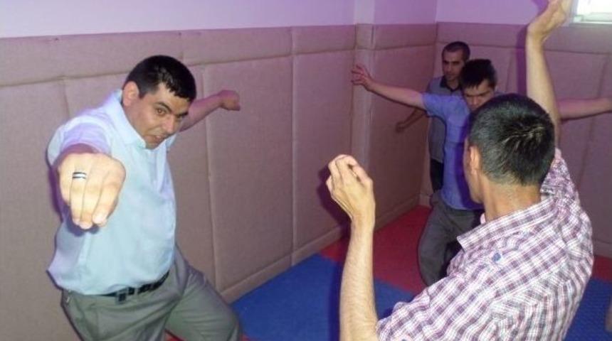 Engelsiz Yaşam Merkezi Engelli &Ccedil;ocuklara Işık Tutuyor