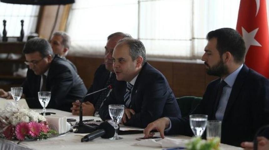 &Ccedil;ağatay Kılı&ccedil;, Spor Toto 2. Ve 3. Lig Kul&uuml;plerinin Başkanlarıyla Bir Araya Geldi