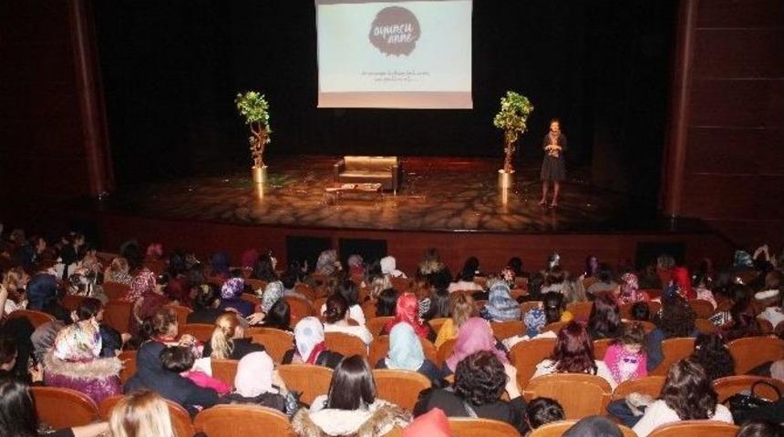 &ldquo;oyuncu Anne&rdquo; Ebeveynlerle Deneyimlerini Paylaştı