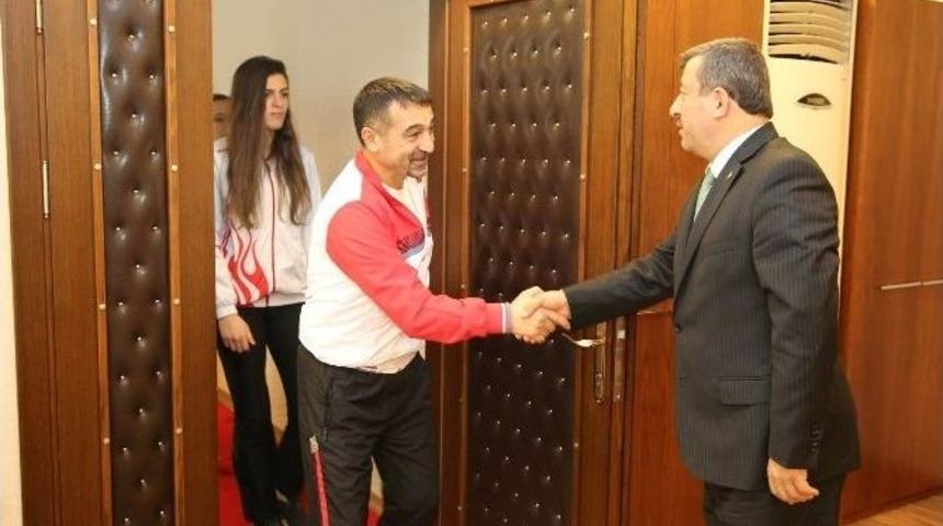 D&uuml;nya Şampiyonu Eray Şamdan Darıca İ&ccedil;in Yarışacak