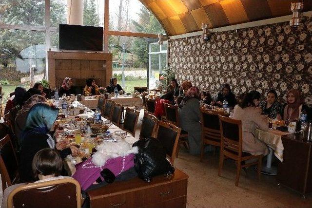 Vali Dağlı&rsquo;nın Eşi Şehit Yakınları İle Bir Araya Geldi 1