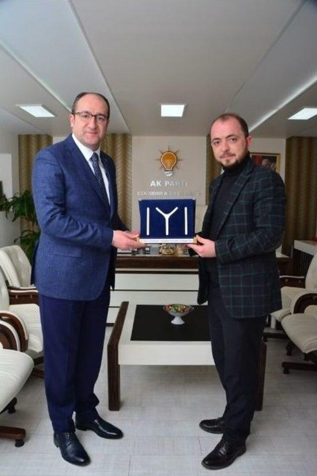 Ak Parti Bilecik İl Başkanı Karabıyık’dan Eskişehir İl Başkanı Ünlü’ye Ziyaret
