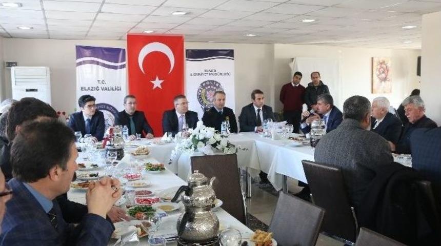 Elazığ Emniyet M&uuml;d&uuml;r&uuml; Cang&uuml;l, Muhtarlarla Bir Araya Geldi