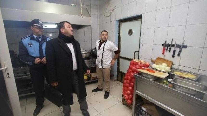 Zabıtadan Akyazı&rsquo;da Sıkı Denetim