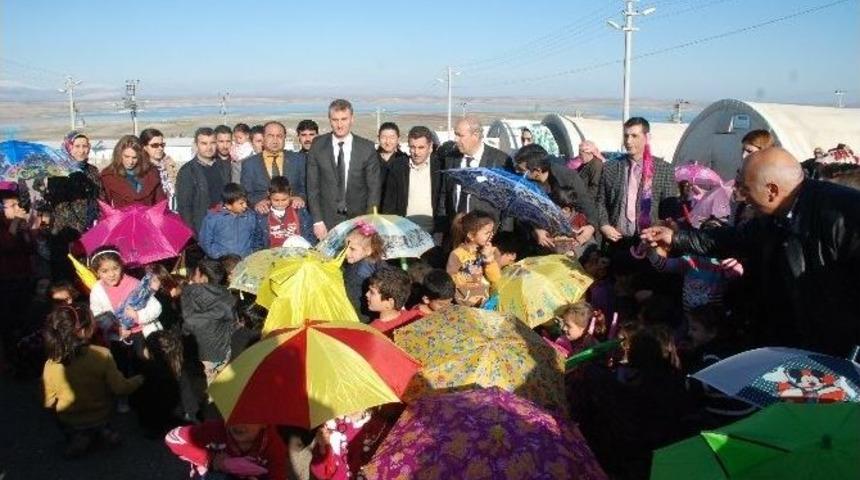 &ldquo;yağmurda Kardeşin Seninle" Projesi İle &Ouml;ğrencilerin Y&uuml;z&uuml; G&uuml;ld&uuml;