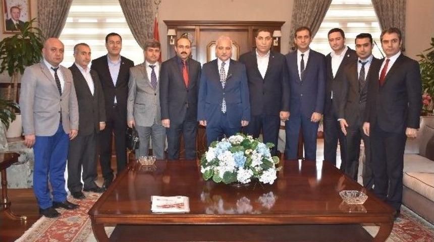 Vali G&uuml;ven&ccedil;er&rsquo;e "m&uuml;fredatın Demokratikleştirilmesi" Raporu Sunuldu