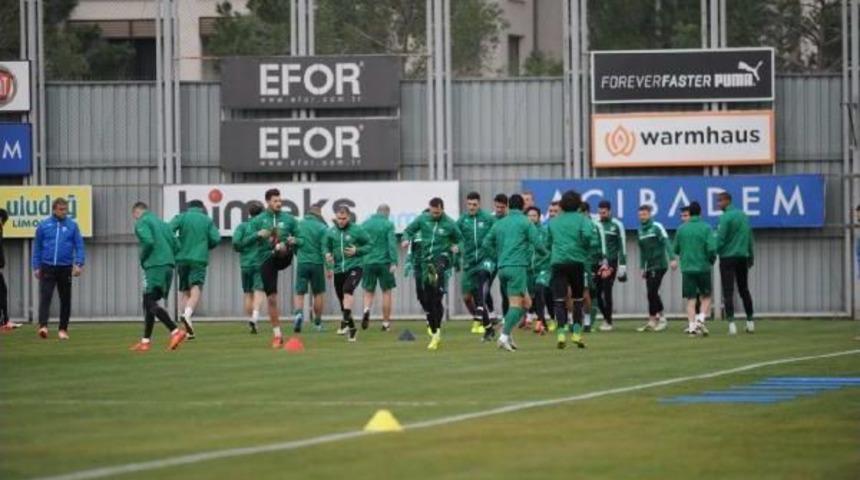 Bursaspor, Adanaspor Ma&ccedil;ı Hazırlıklarını S&uuml;rd&uuml;r&uuml;yor