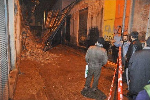 İzmir&rsquo;de Bina &Ccedil;&ouml;kt&uuml;, Faciadan D&ouml;n&uuml;ld&uuml; 1