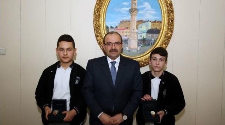 Teog&rsquo;da Derece Yapan &Ouml;ğrenciler Vali Ustaoğlu&rsquo;nu Ziyaret Etti