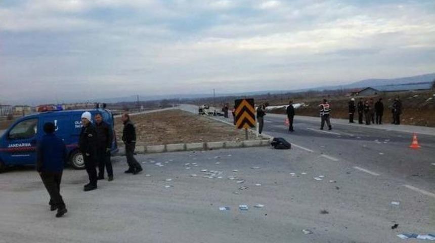 Kontrolden &Ccedil;ıkan Otomobil Takla Attı: 1 &Ouml;l&uuml;, 1 Yaralı