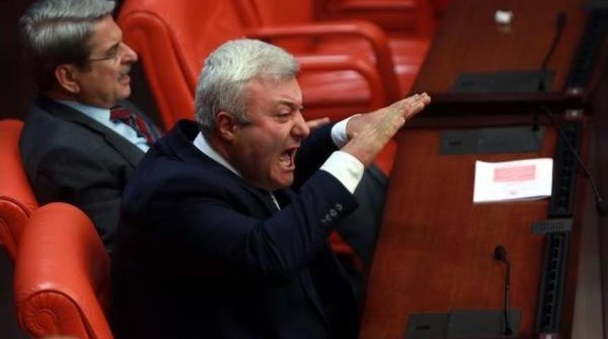 Bağımsız Milletvekili Aylin Nazlıaka Kendisini K&uuml;rs&uuml;ye Kelep&ccedil;eledi (5)