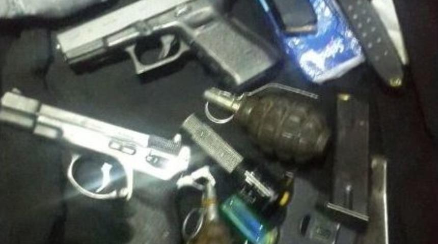 Diyarbakır&rsquo;da 3 Ter&ouml;rist Silahlarıyla Birlikte Yakalandı