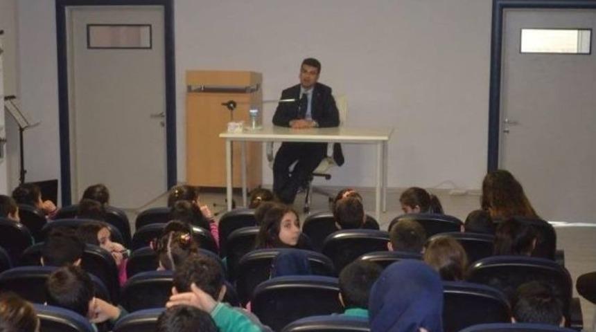 Milas&rsquo;ta Milli Eğitim M&uuml;d&uuml;r&uuml; Kariyer G&uuml;nlerinde &Ouml;ğrencilerle Buluştu