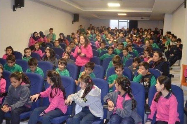 Milas&rsquo;ta Milli Eğitim M&uuml;d&uuml;r&uuml; Kariyer G&uuml;nlerinde &Ouml;ğrencilerle Buluştu 2