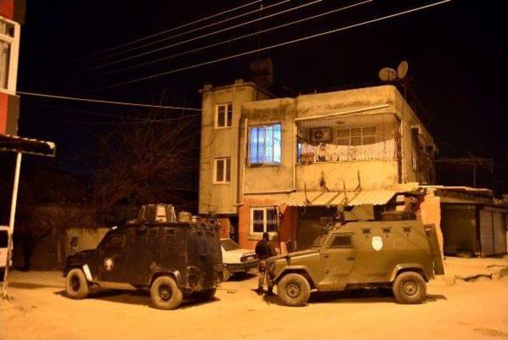 Adana'da Deaş Ve Tkp Operasyonu: 15 Gözaltı