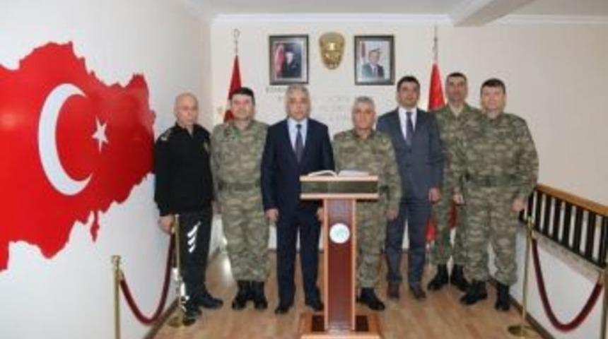 Korgeneral &Ccedil;etin&rsquo;den Vali Toprak&rsquo;a Ziyaret