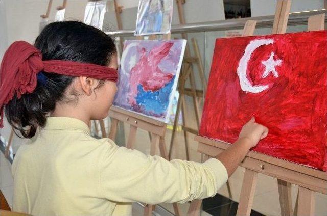 (&ouml;zel Haber) G&ouml;rme Engelli &Ouml;ğrenciler 15 Temmuz&rsquo;un Resmini Yaptı 2