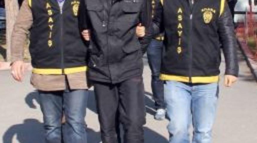 Gen&ccedil; Kızın &Ccedil;antasını &Ccedil;alıp Yaralayan Kapka&ccedil;&ccedil;ı Yakalandı