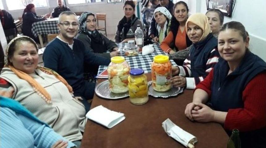 Urla&rsquo;da Kadınlara Gıdaları Saklama Eğitimi