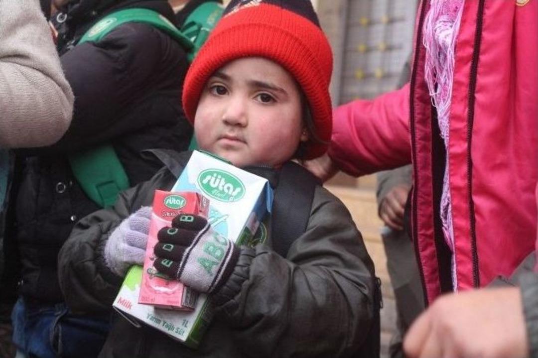 Başbakan&rsquo;ın Ailesi Suriye&rsquo;ye 3 Tır Daha Yardım G&ouml;nderdi