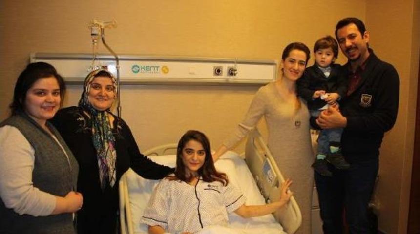 Facebook'taki Paylaşımdan Etkilenip, &Uuml;niversiteli Kıza Karaciğerinin Bir Par&ccedil;asını Verdi