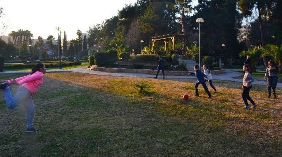 Adana&rsquo;da Kış Ortasında Bahar Havası