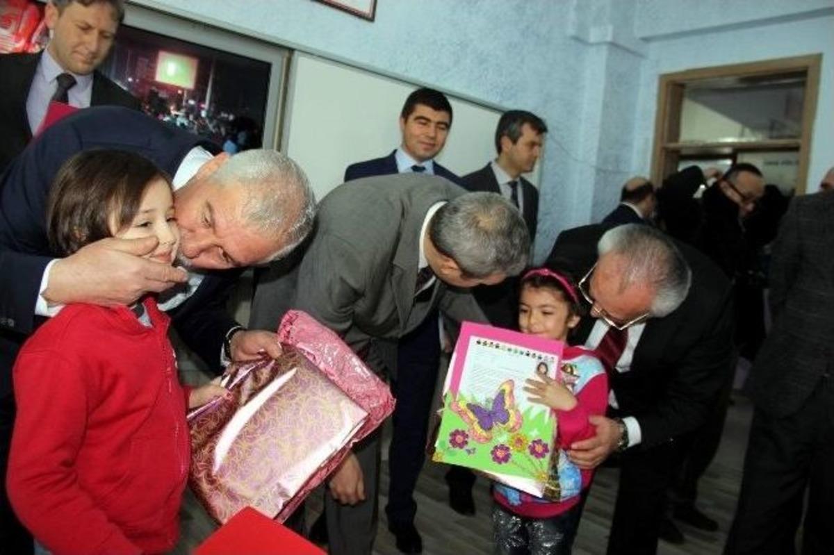 Kayseri&rsquo;de 291 Bin 921 &Ouml;ğrenci Karne Heyecanı Yaşadı