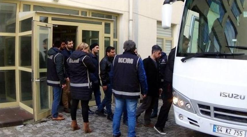 Uşak&rsquo;ta Fet&ouml;&rsquo;den G&ouml;zaltına Alınan 25 Kişi Adliyeye Sevk Edildi