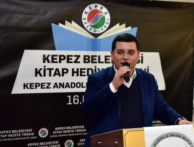 T&uuml;t&uuml;nc&uuml;&rsquo;den &Ouml;ğrencilere Kitap Desteği 1