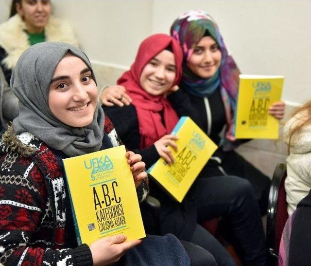 T&uuml;t&uuml;nc&uuml;&rsquo;den &Ouml;ğrencilere Kitap Desteği 2