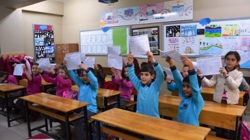 Biga&rsquo;da 13 Bin 678 &Ouml;ğrenci Karne Aldı