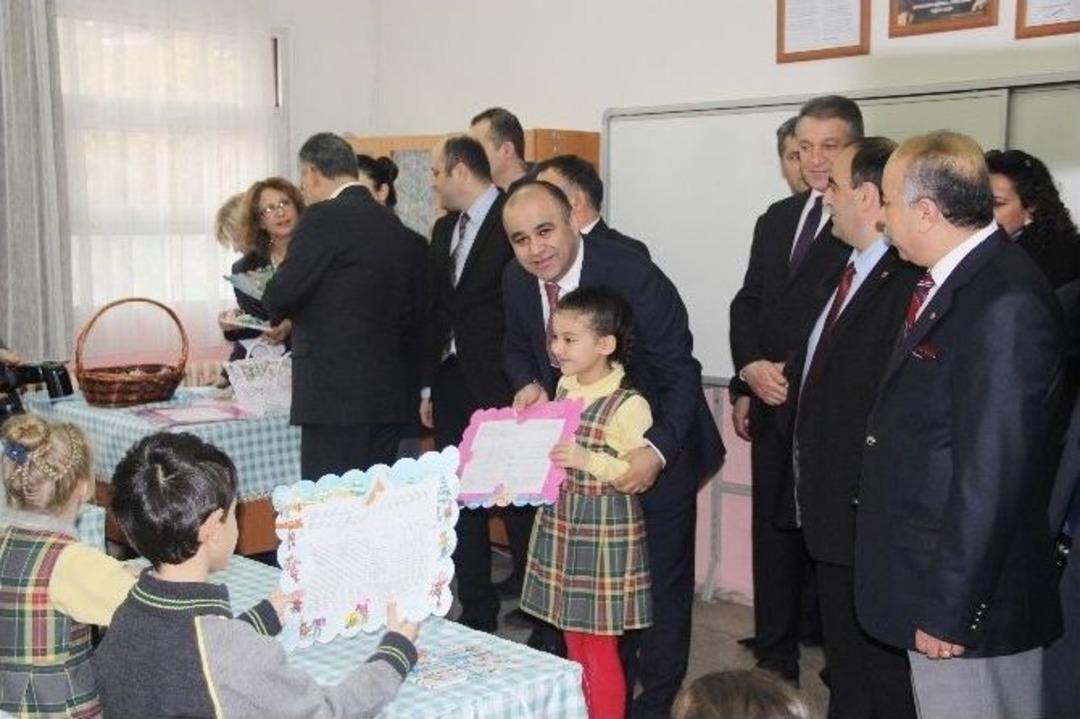 Kahraman Şehidin &Ccedil;ocuklarına Onur Belgesi