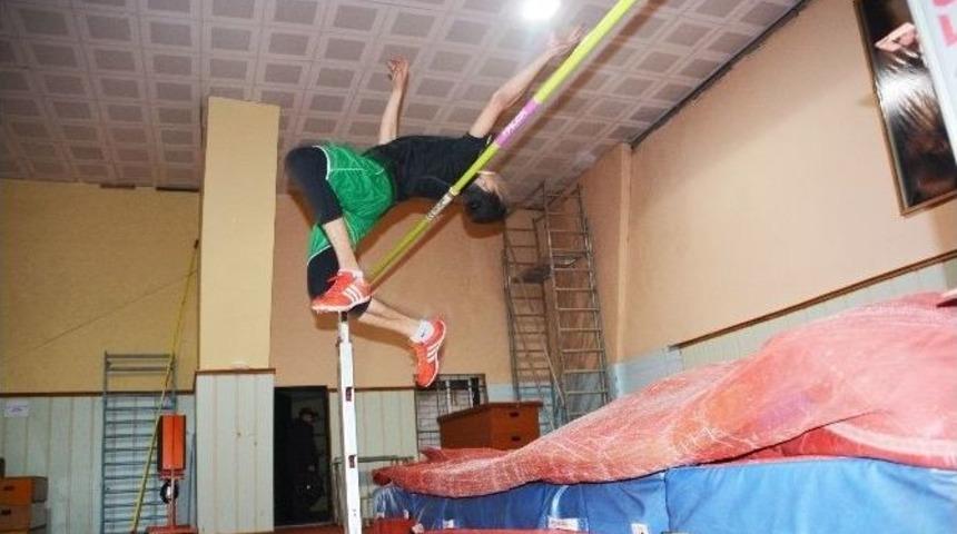 Torbalılı Genç Atletler Milli Takım Yolunda