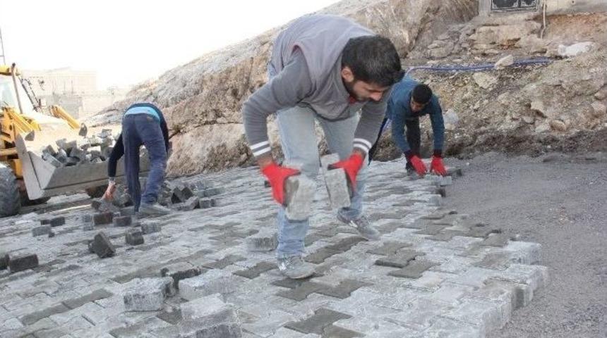 Eyy&uuml;biye Belediyesi &Ccedil;alışmalarına Ara Vermeden Devam Ediyor