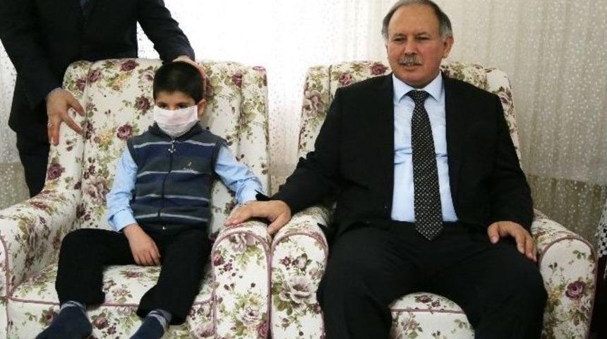 Artvin&rsquo;de 7 Yaşındaki L&ouml;semili Hastası Arif Karnesini Evinde Aldı