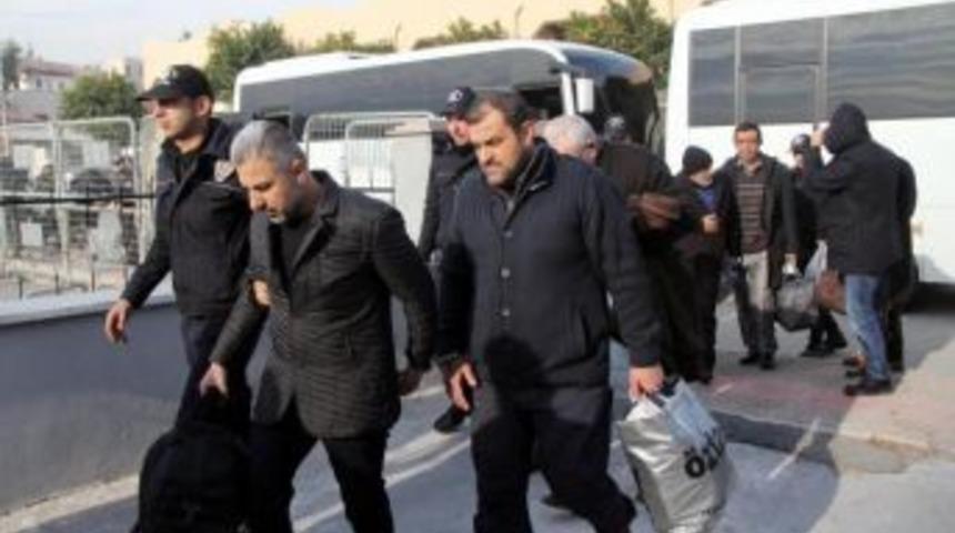 Fet&ouml;&rsquo;ye Finans Sağladığı &Ouml;ne S&uuml;r&uuml;len 17 Kişi Tutuklandı