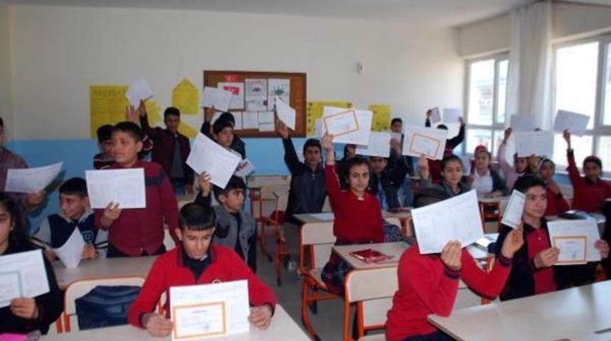 Şanlıurfa&rsquo;Da, 614 Bin &Ouml;ğrenci Karne Sevinci Yaşadı